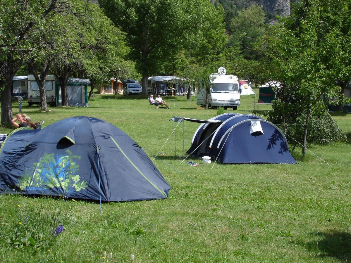 Hotel Camping Mon Repos Montmaur  Exterior foto